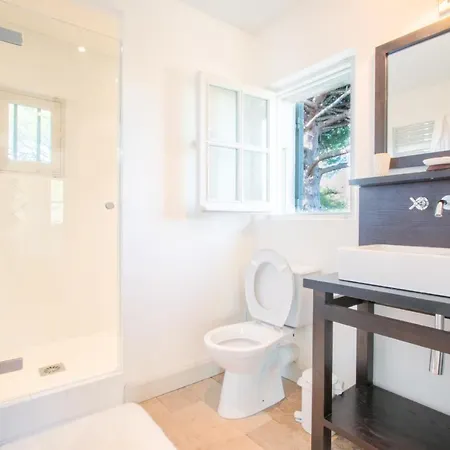 Private Vision With Its Magnificent View Overlooking The Sea *